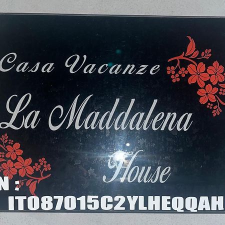 La Maddalena House Apartment Catania Bagian luar foto