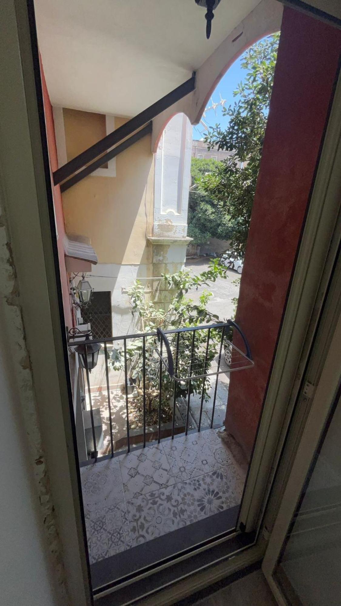 La Maddalena House Apartment Catania Bagian luar foto