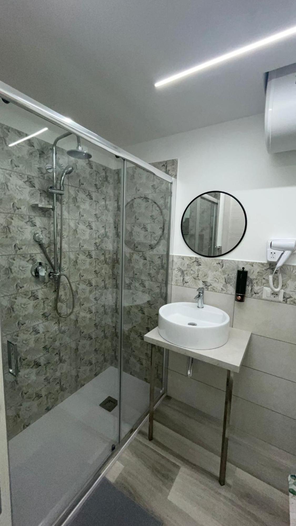 La Maddalena House Apartment Catania Bagian luar foto