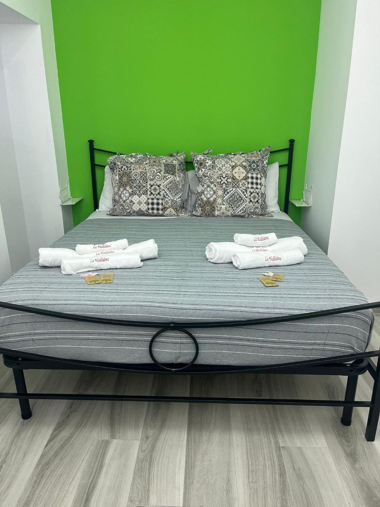 La Maddalena House Apartment Catania Bagian luar foto