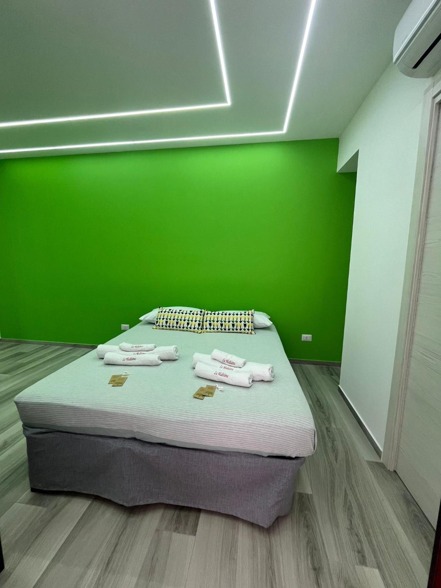 La Maddalena House Apartment Catania Bagian luar foto