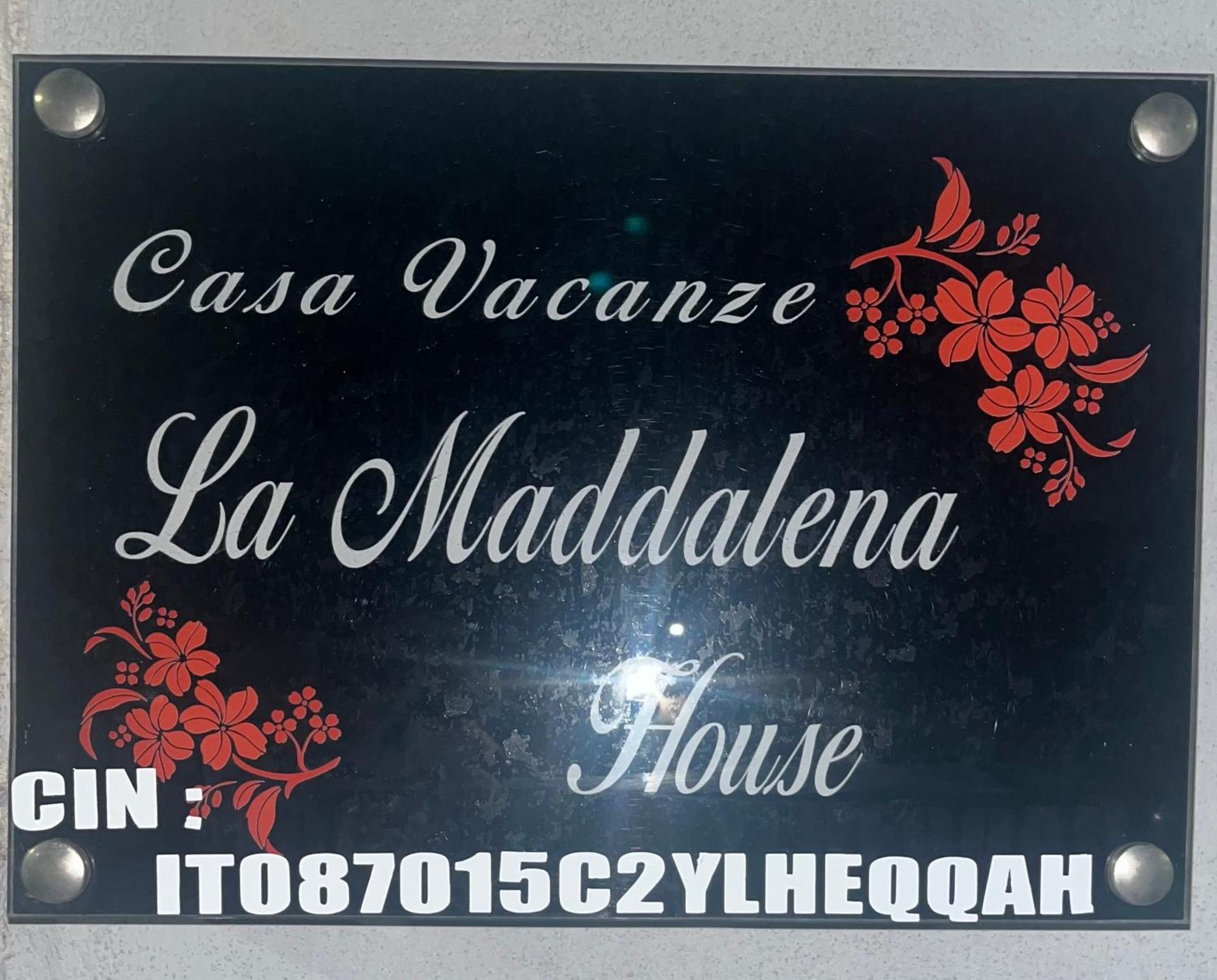 La Maddalena House Apartment Catania Bagian luar foto